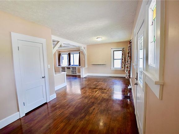 5th image of 117 Wallace Ave