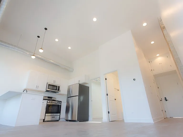 415 W North Ave — Photo 4