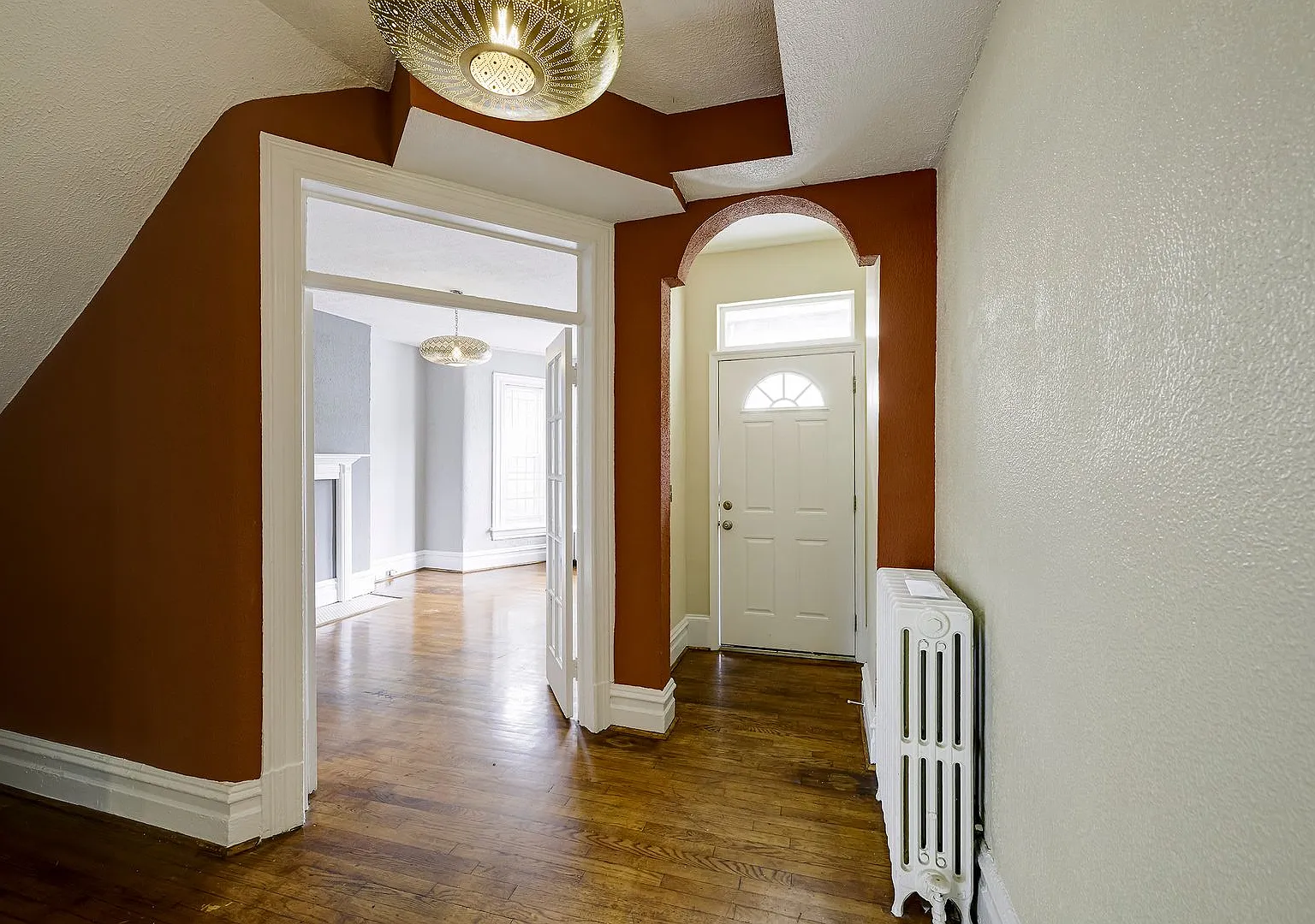 Large 6 BR 4.5 Bath Townhome in Columbia Heights — Photo 4