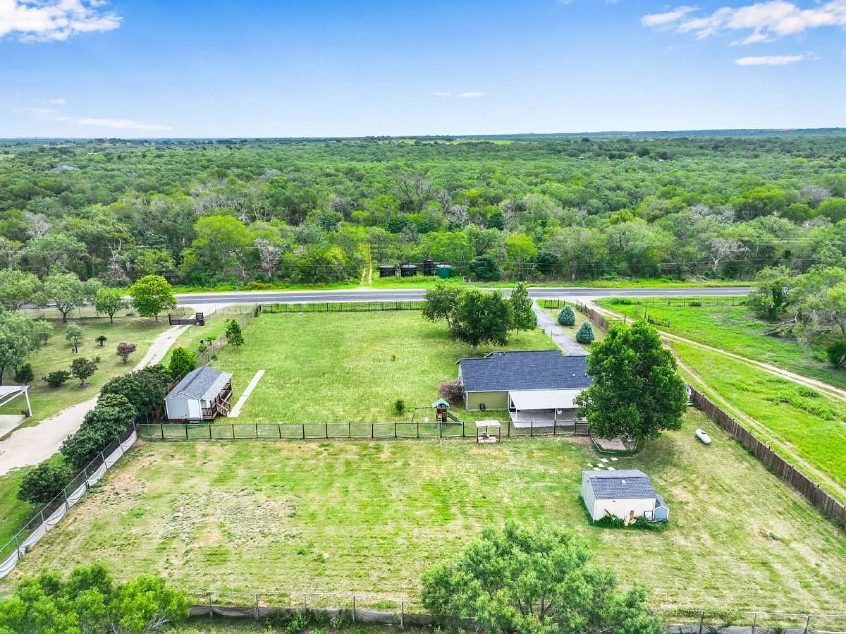 20051 Senior Rd in Von Ormy, TX 78073 — Photo 4