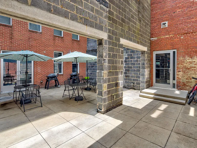 Montgomery Square Apartments — Photo 23