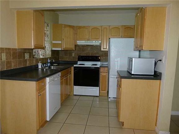 3rd image of 7505 SW 82nd St APT 115