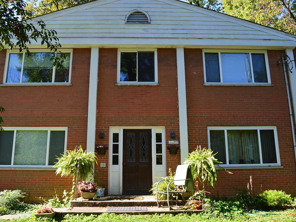 1st image of 302 Oak St APT 1