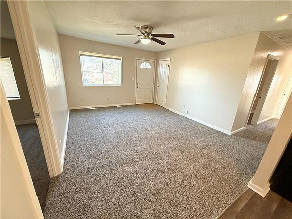 3rd image of 124 N Peck Dr