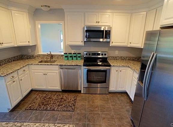 Nicely renovated kitchen...all new!