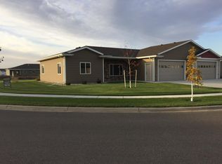 1724 Miller Ln, Aberdeen, SD 57401