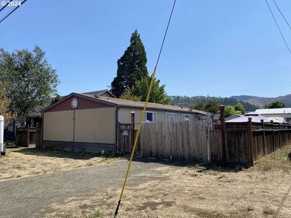 542 E Central Ave, Sutherlin, OR 97479