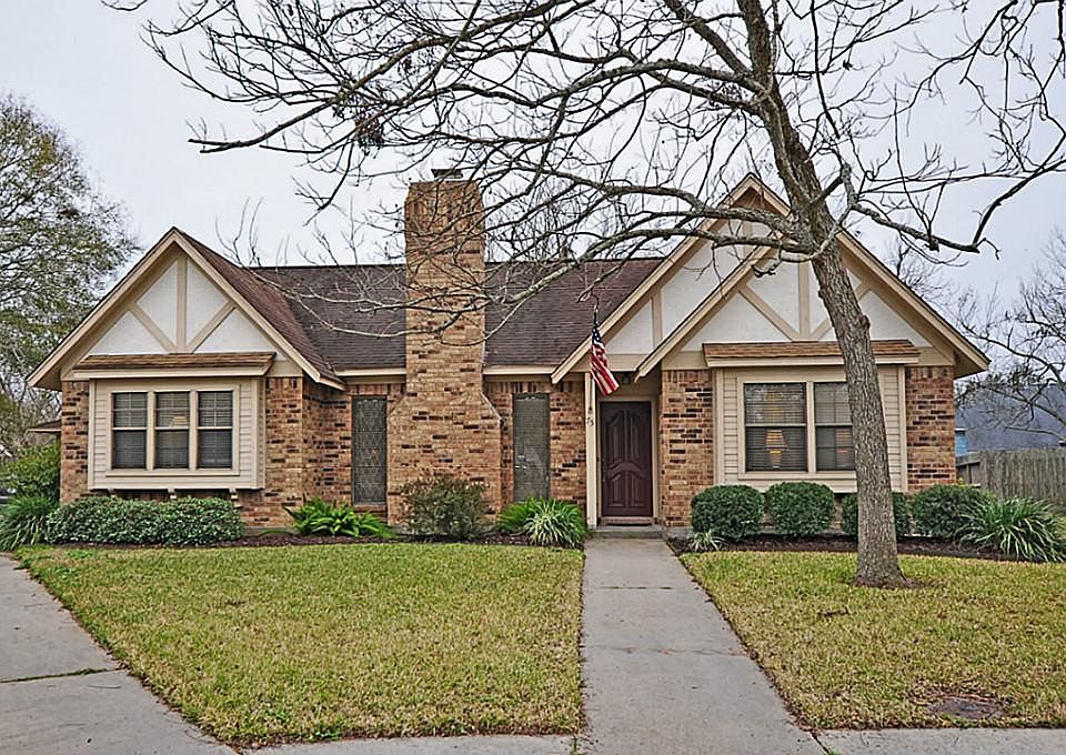 Super curb appeal with cul de sac lot and neat lawn and landscape.