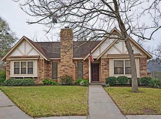 75 Staghorn Ct, Lake Jackson, TX 77566