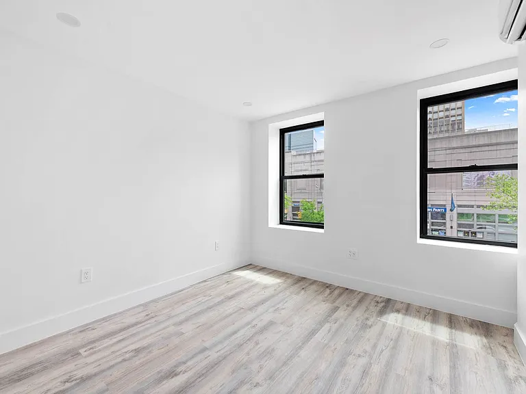 557 2nd Ave #3 — Photo 8