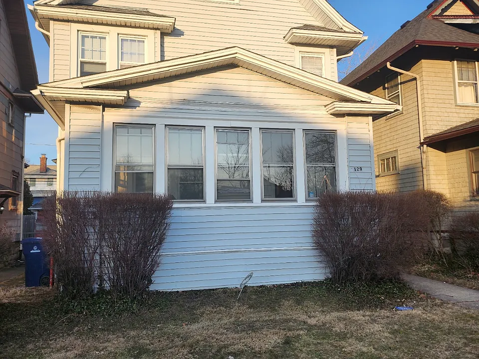 129 Montrose Ave