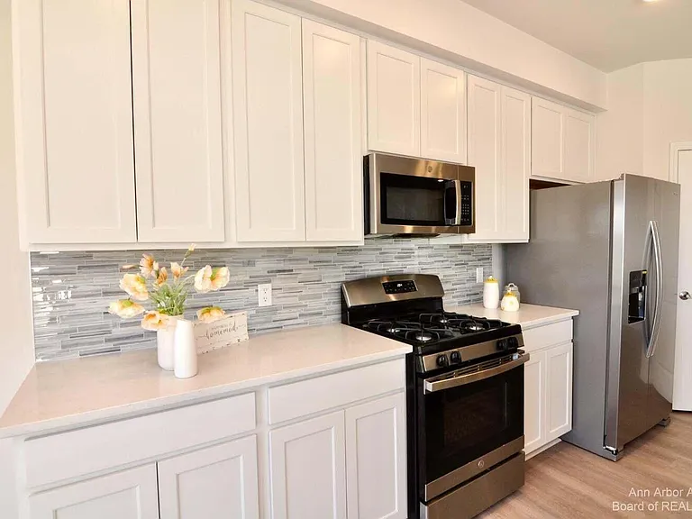 1104 Salt Springs Dr — Photo 11