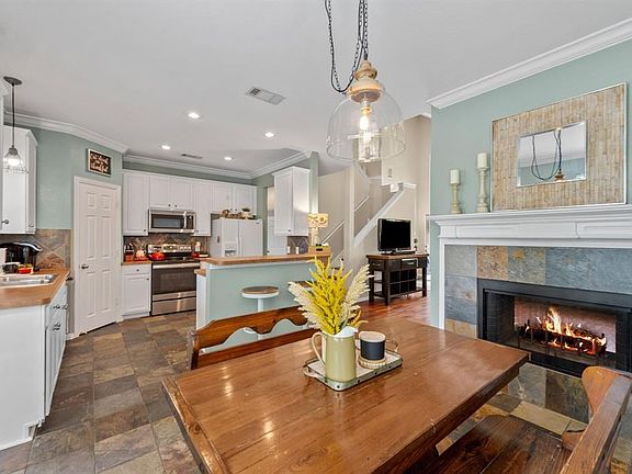 2nd image of 1117 Oakcrest Dr