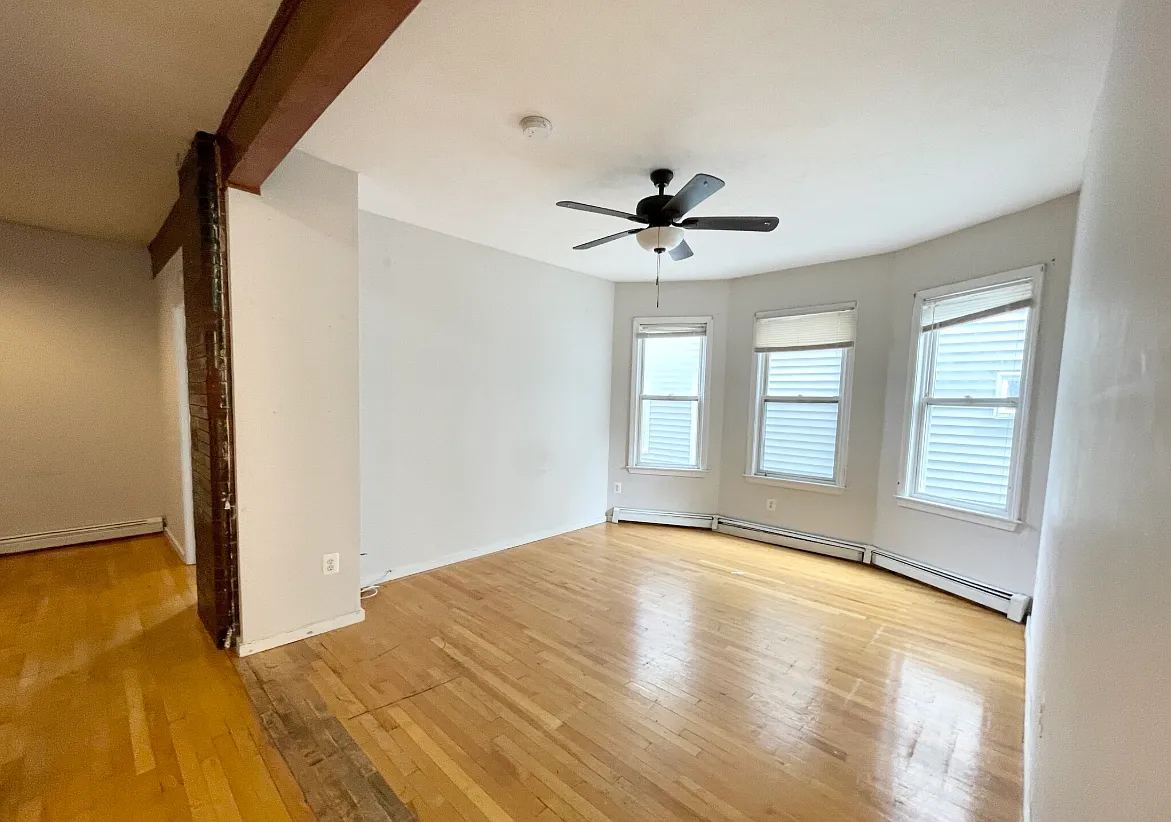 4 bed, 1.5 bath, 1100 sqft, $5,600 — Photo 2