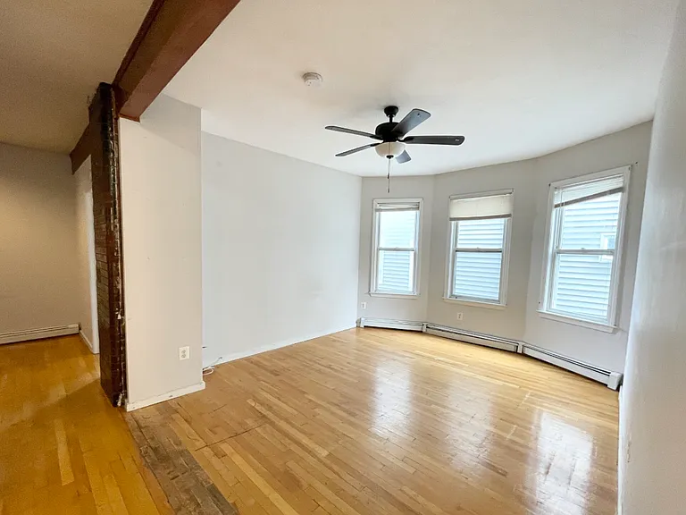 7 Iroquois St #2F — Photo 2