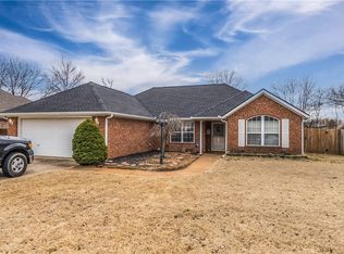 140 Fox Run Cir, Centerton, AR 72719