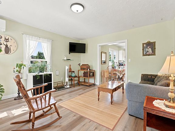 4th image of 454 N 11th St