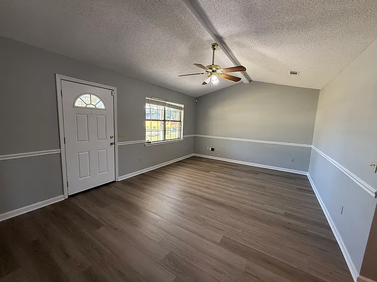 112 NE Jamey Ln — Photo 2