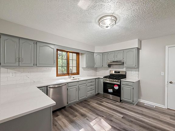 4th image of 4202 Mayflower Dr
