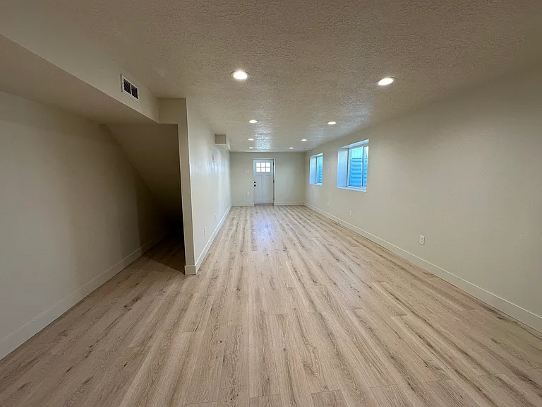 764 N Sunset Dr — Photo 9