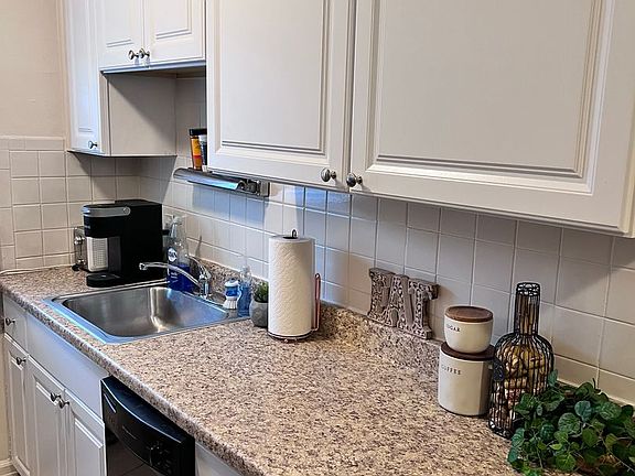 2nd image of 2750 Linshaw Ct APT 5