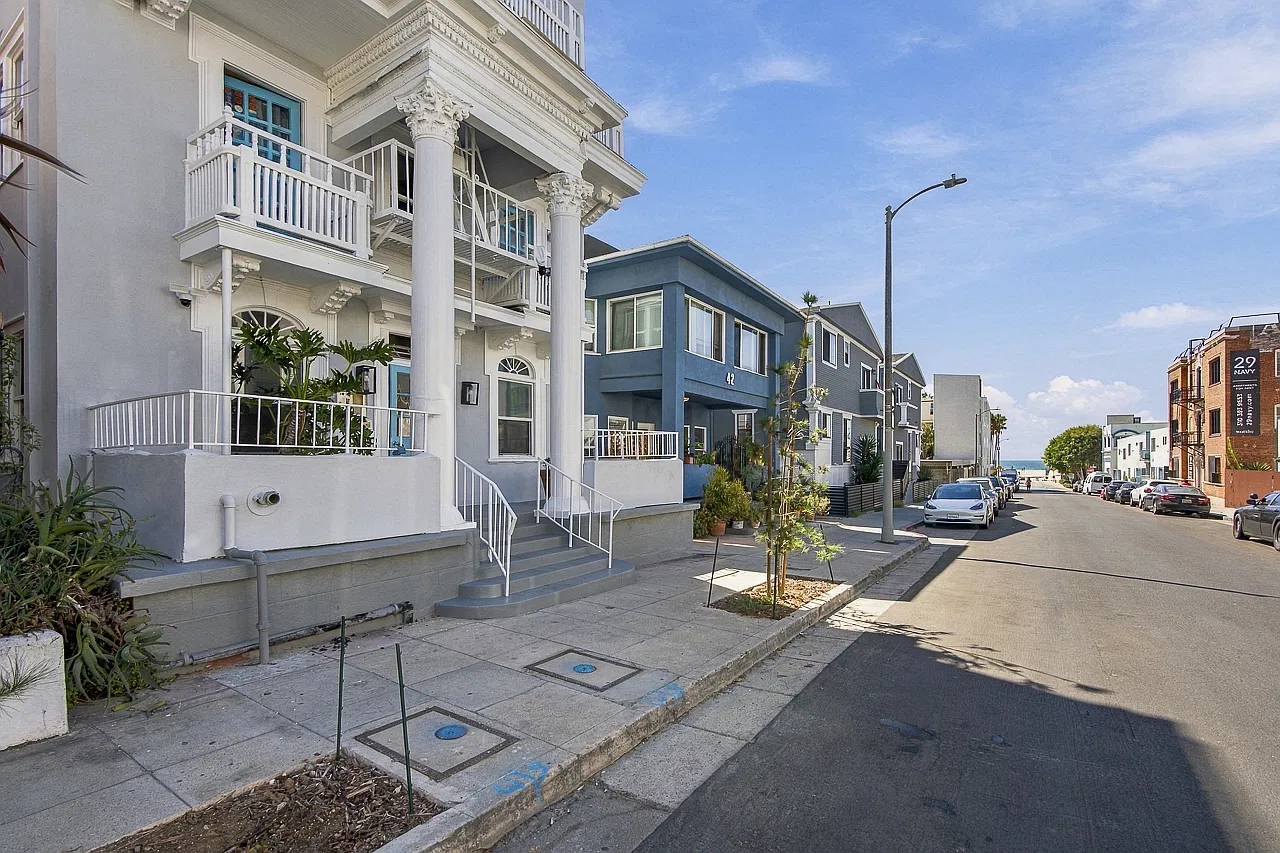 1 bed, 450 sqft, $2,500 — Photo 2