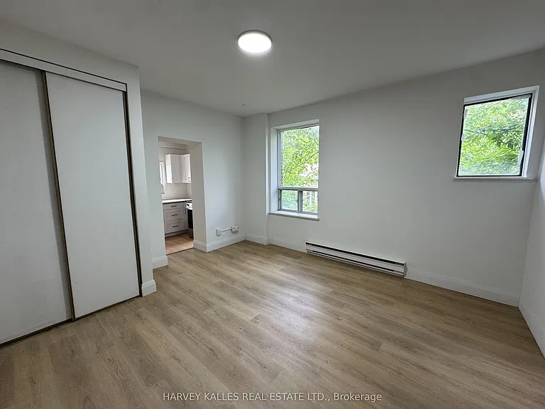 399 Dupont St #304 — Photo 5