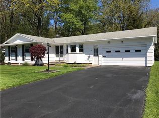 165 Alhambra Dr, Rochester, NY 14622