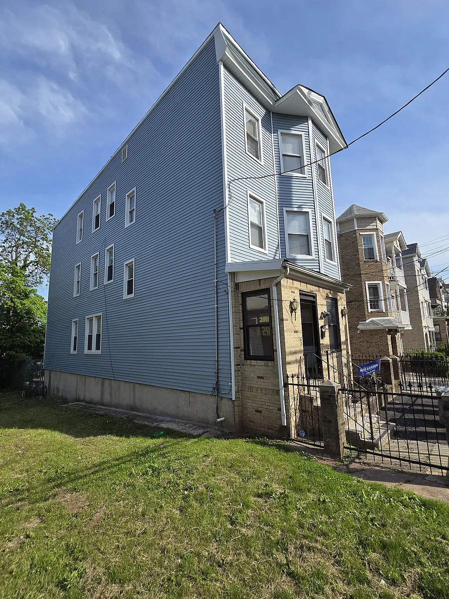 Building Photo - 782 Bergen St #3