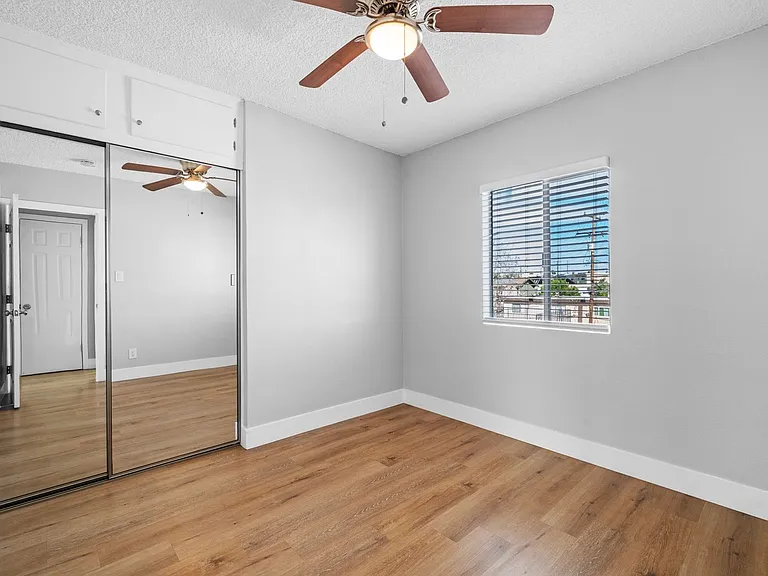Colima Apartments — Photo 9