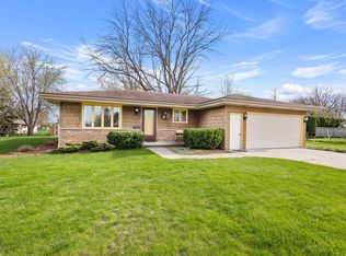 9 Eastfield Ct, Appleton, WI 54915