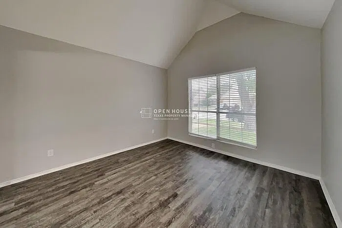 3 bed, 2.0 bath, 1380 sqft, $1,975 — Photo 3