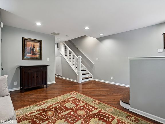 4th image of 2632 N Southport Ave
