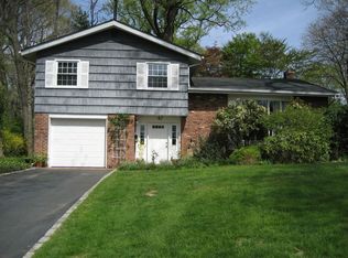 47 Harwood Dr E, Glen Cove, NY 11542