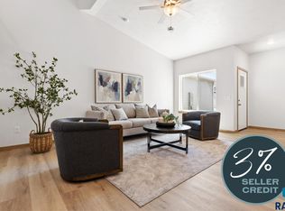2412 E Jetty St, Sioux Falls, SD 57108