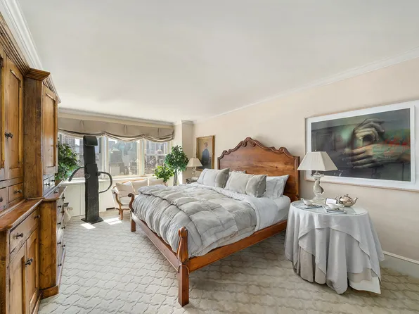 150 East 69th Street image 7 of 14