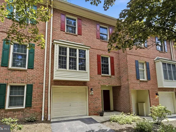 302 Brighton Cir, Devon, PA 19333