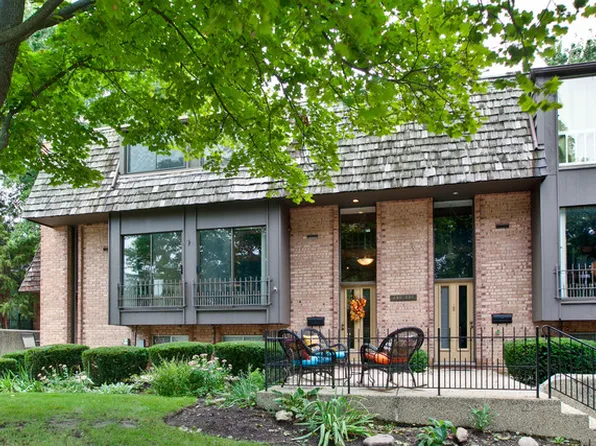 436 W Russell St, Barrington, IL 60010