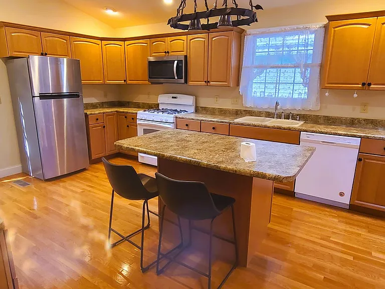 605 Benjamin Ct — Photo 7