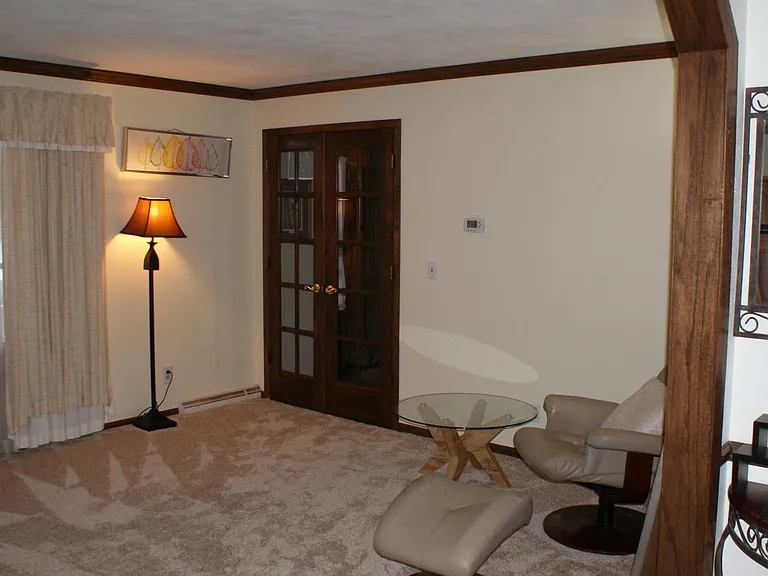 711 Woodview Dr — Photo 3