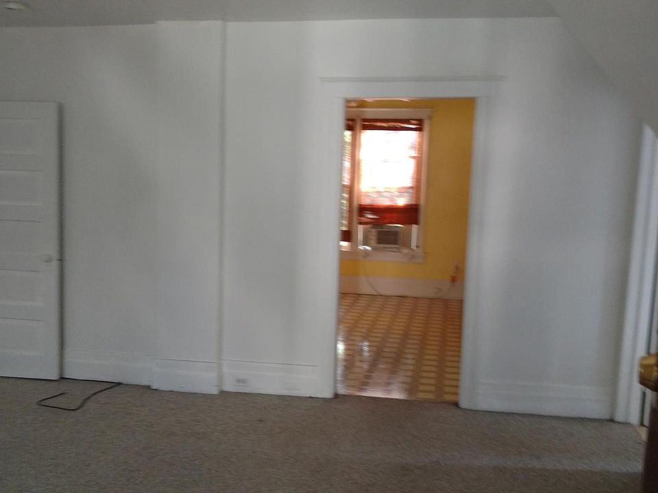 1st image of 107 Poplar St
