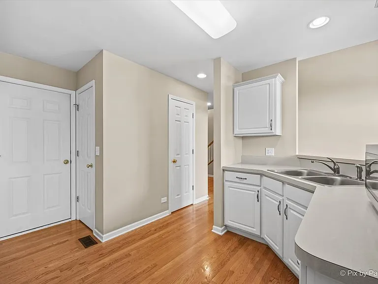 1058 E Danbury Dr — Photo 15