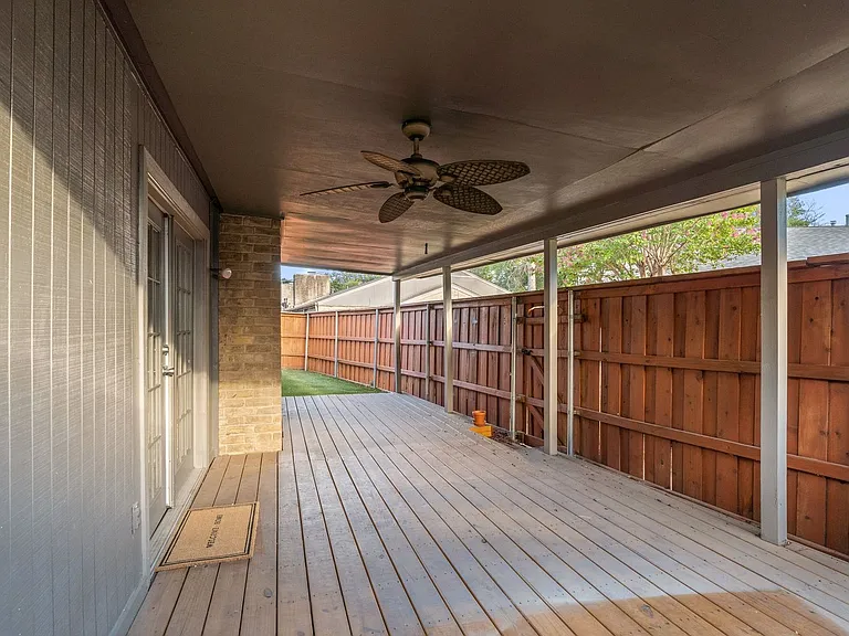 2403 N Carrier Pkwy — Photo 25