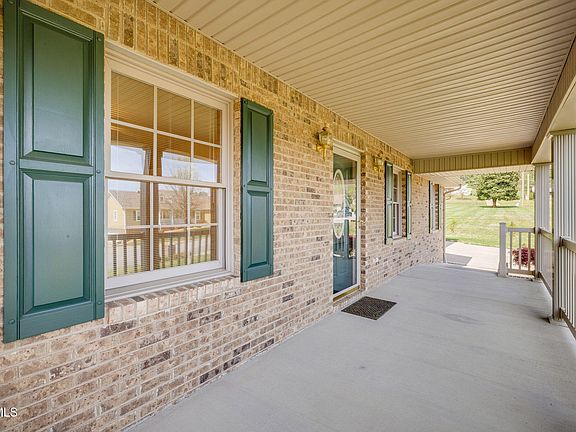 4th image of 112 Riverchase Dr