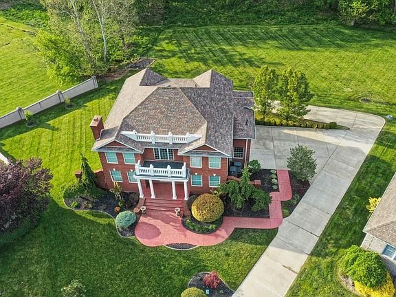 3rd image of 4 Wyndemere Ct