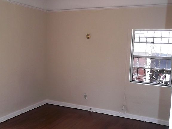 5th image of 3006 W 43rd Pl