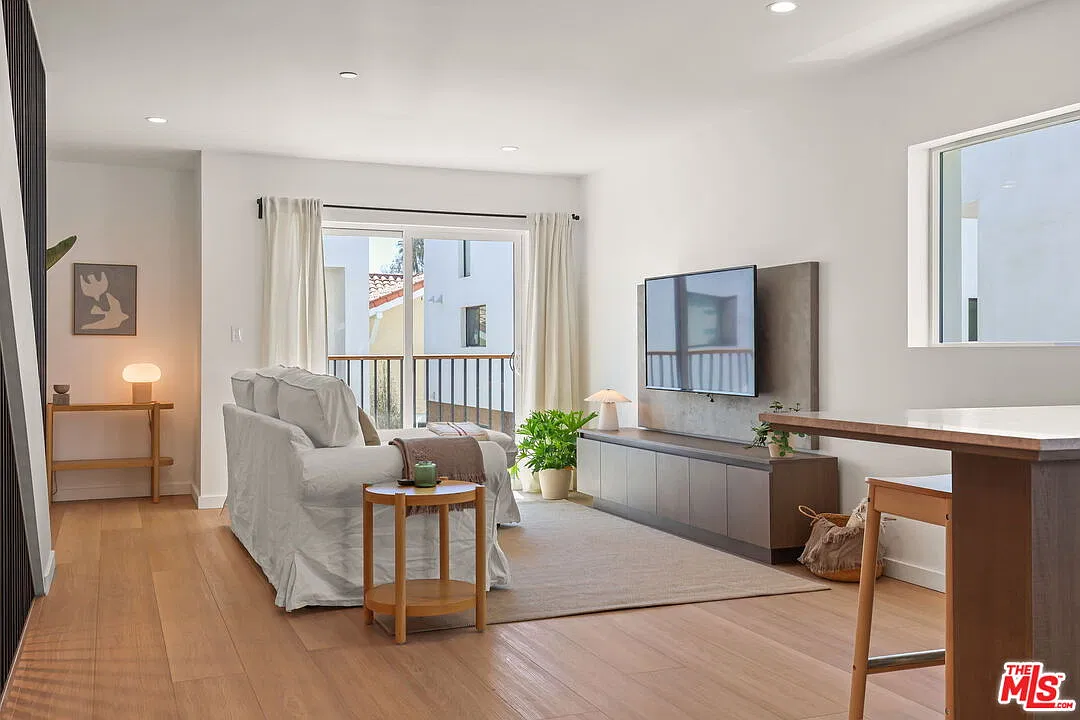 3 bed, 3.5 bath, $4,800 — Photo 4