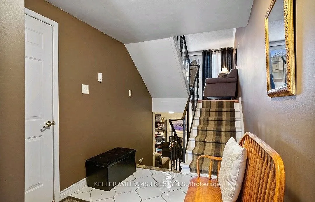 4 bed, $2,500 — Photo 2