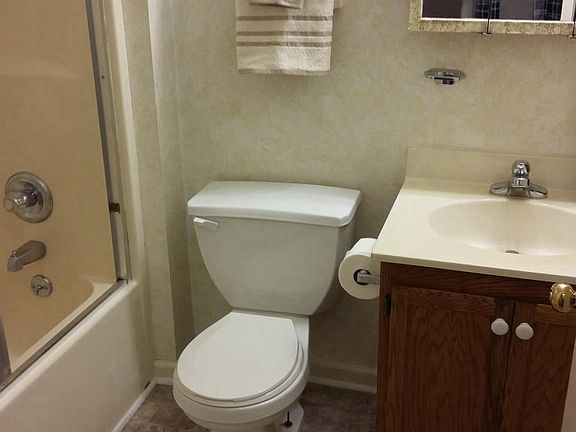 4th image of 185 Cambridge Dr