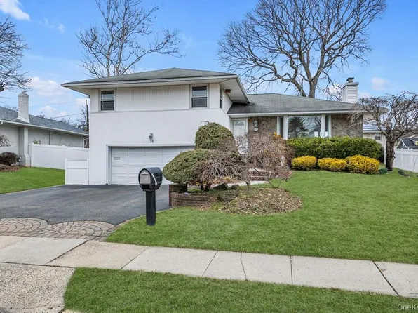 16 Middle Ln, Jericho, NY 11753